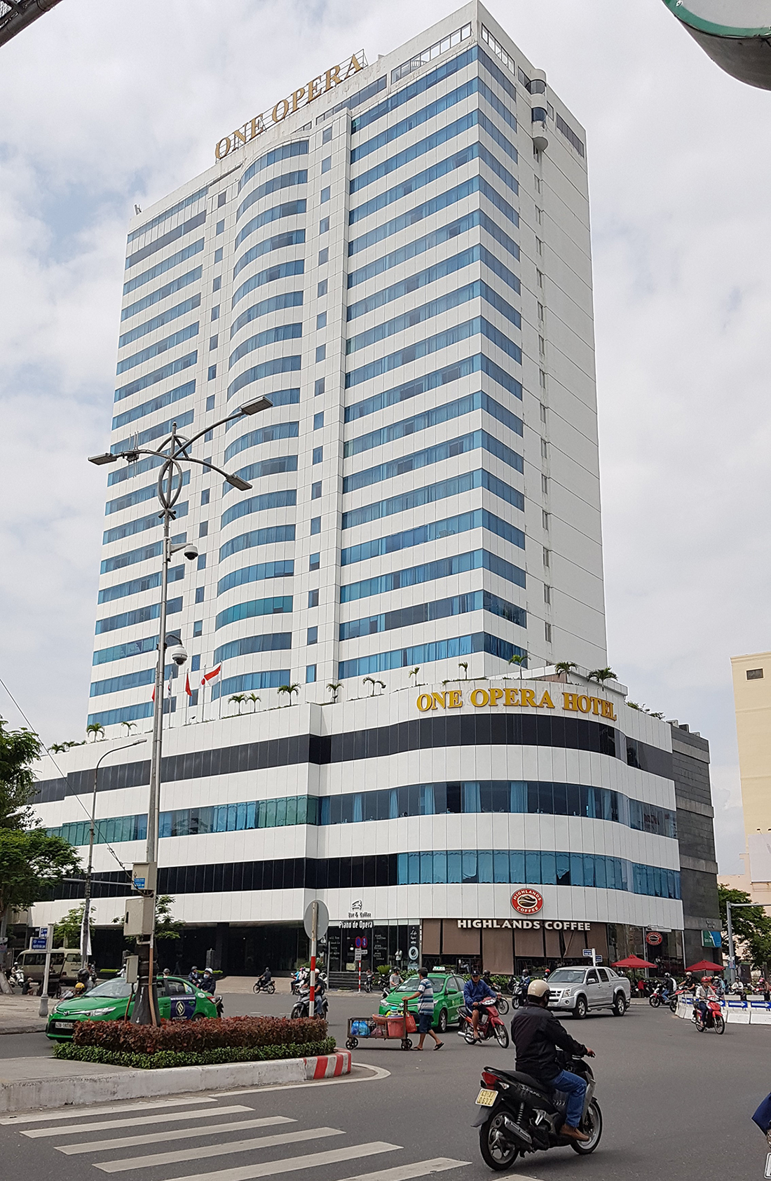 19. Tòa nhà Mường Thanh Sông Hàn – 115 Nguyễn Văn Linh, Thành phố Đà Nẵng