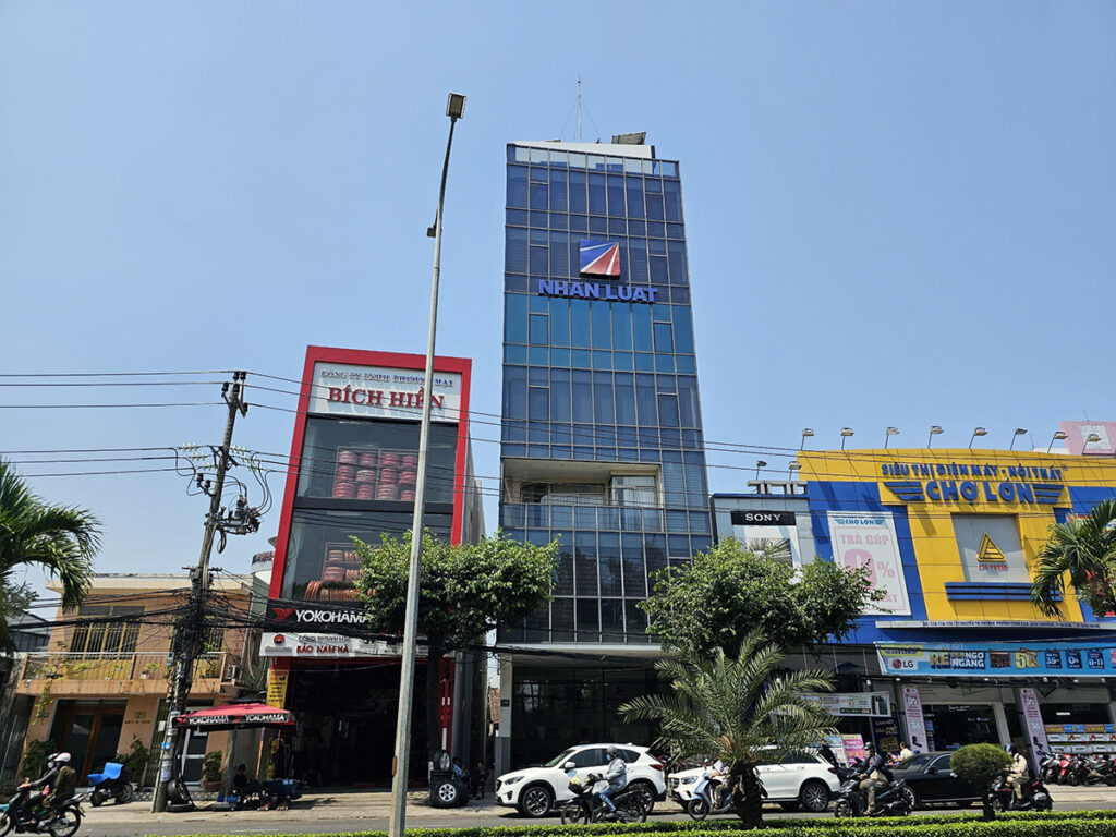 Toà nhà Nhân Luật Đà Nẵng